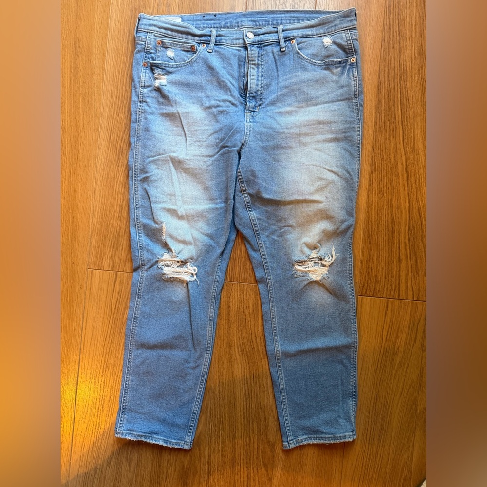 GAP Women's Light Blue Distressed Skinny Jeans